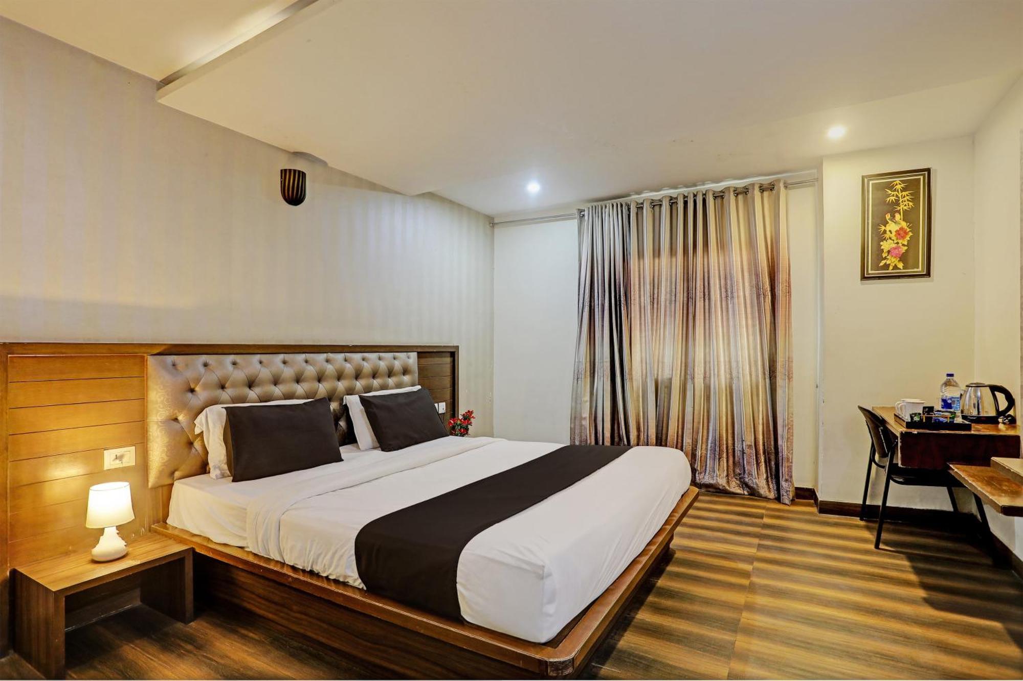 Capital O Surabhi Elite Near Miraj Cinemas - Shalini Shivani Sururnagar Eksteriør billede