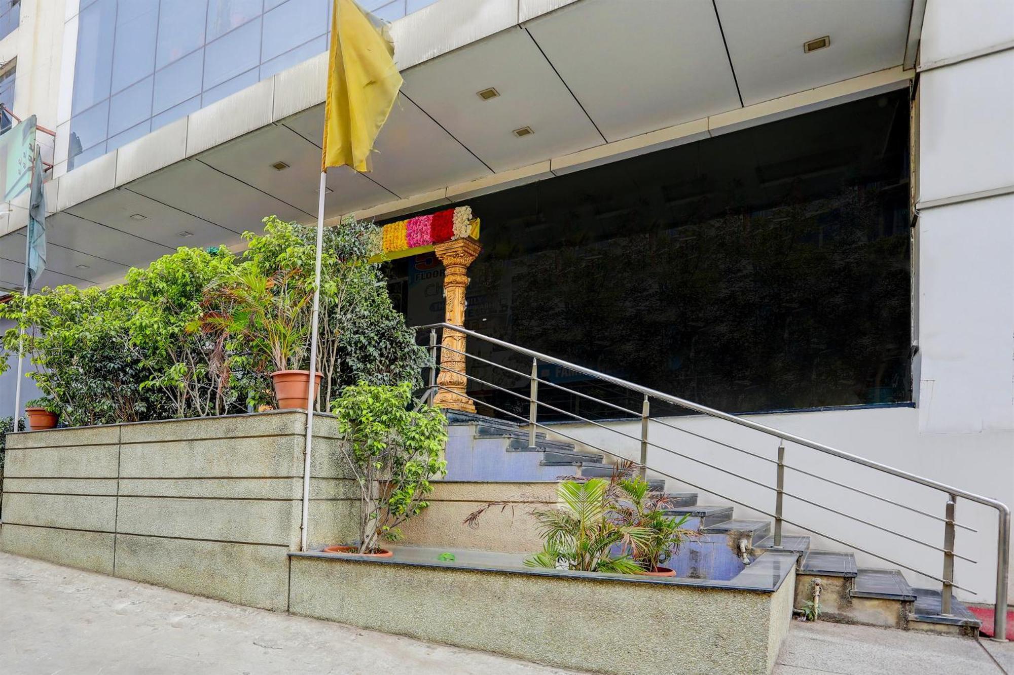 Capital O Surabhi Elite Near Miraj Cinemas - Shalini Shivani Sururnagar Eksteriør billede